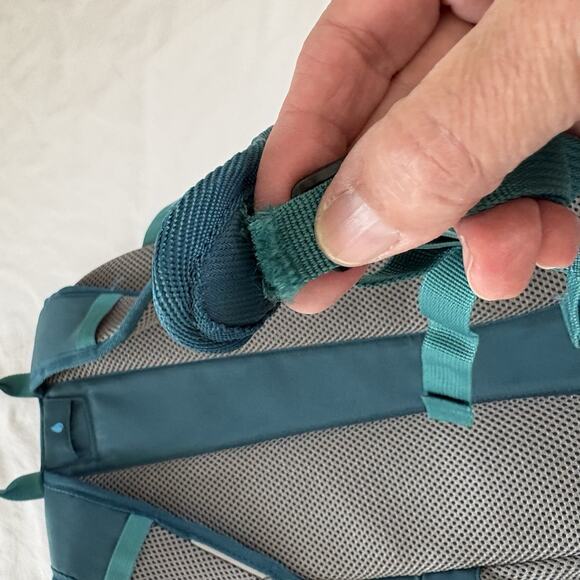 Embark 14 L Hydration Backpack Padded Shoulder Straps Turquoise Teal *Read* - Picture 15 of 16